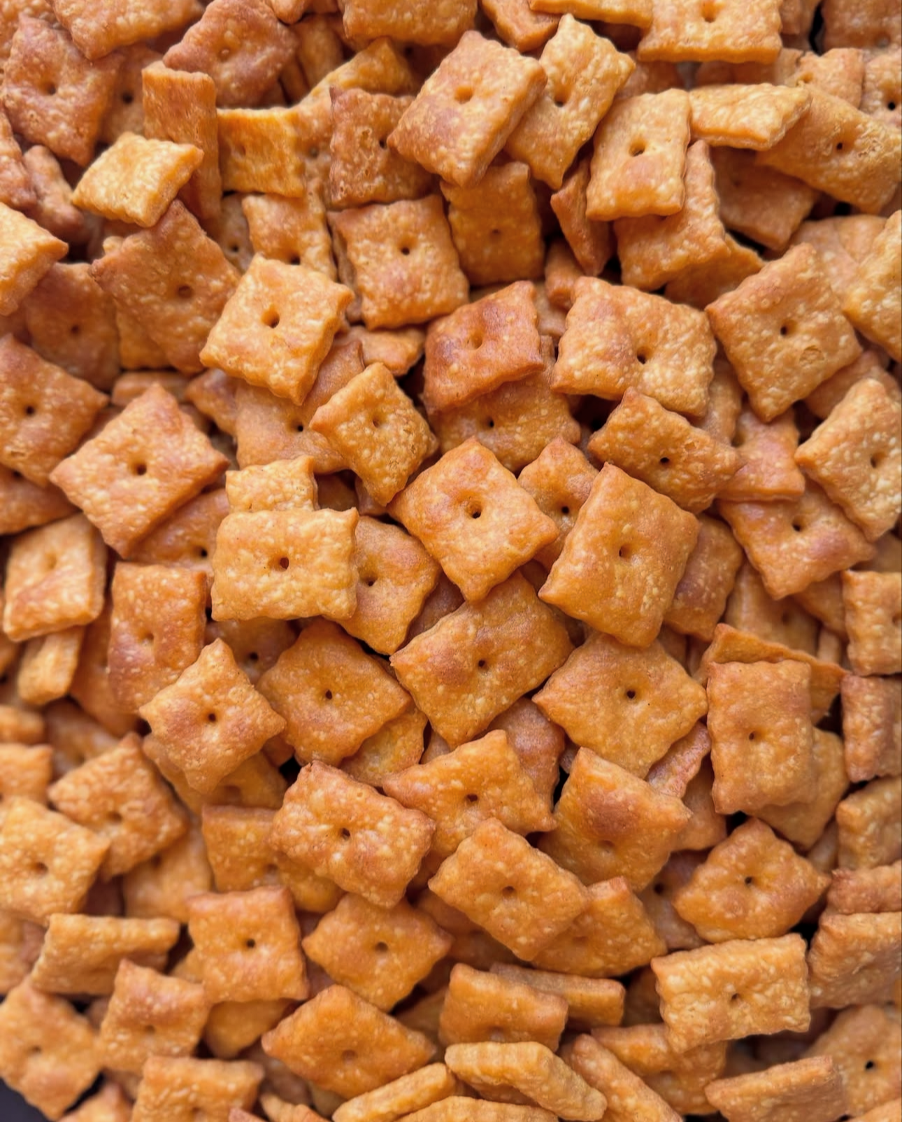 CHEDDAR CHEESE CRACKERS